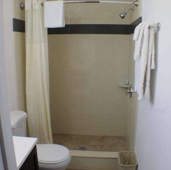 غرفة قياسية, Aristocrat Motel