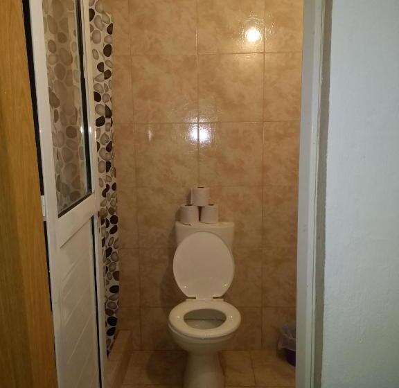 اتاق عادی, Mate De Luna