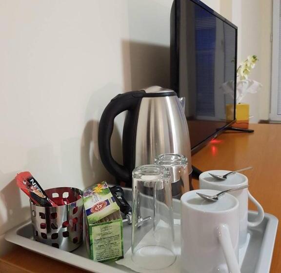 غرفة قياسية ثلاثية مزودة بشرفة, Rooftop Oscar Rooms