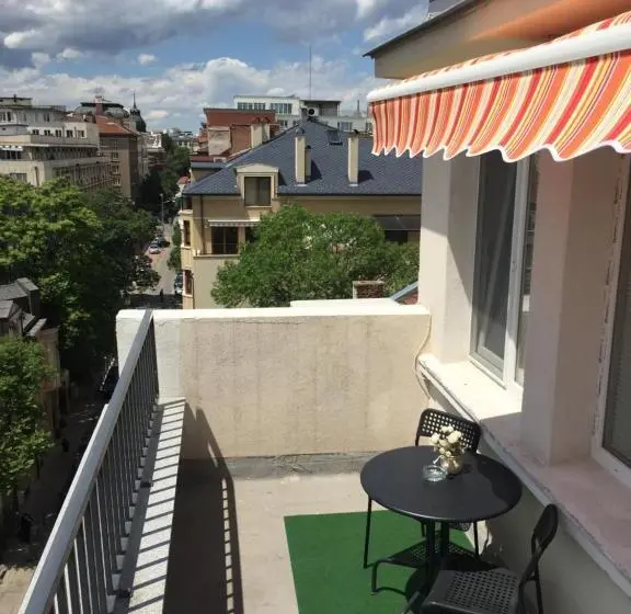 Habitación Triple Estándar con Balcón, Rooftop Oscar Rooms