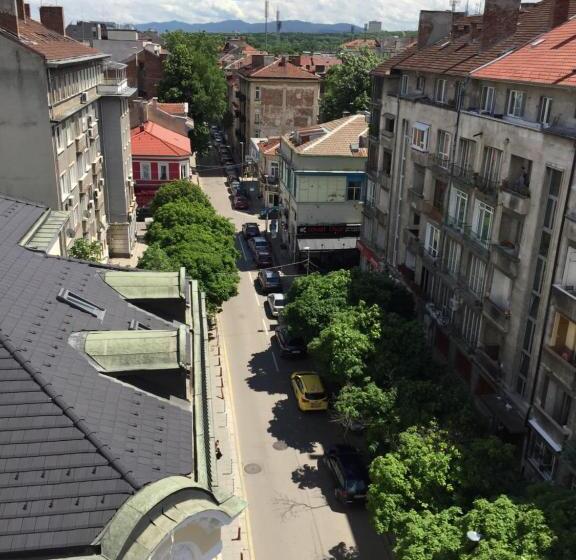 غرفة قياسية ثلاثية مزودة بشرفة, Rooftop Oscar Rooms