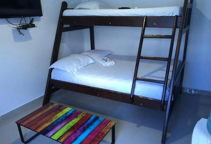 اتاق خانوادگی, Ocean Blue Beach