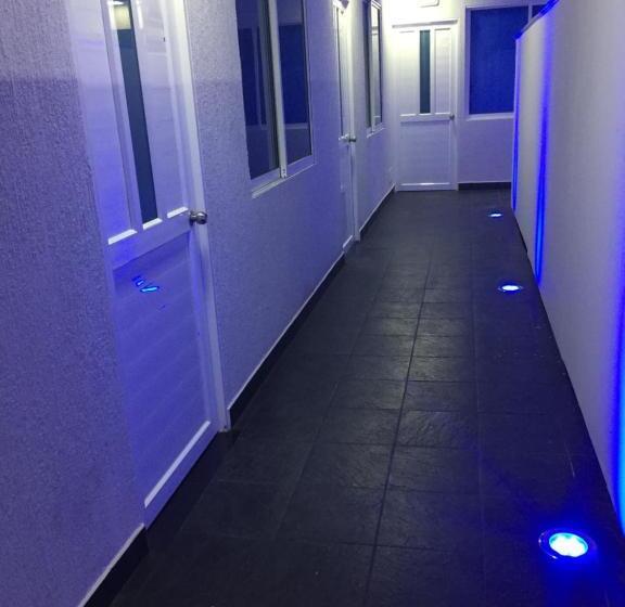 اتاق خانوادگی, Ocean Blue Beach