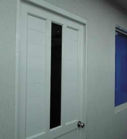 اتاق خانوادگی, Ocean Blue Beach