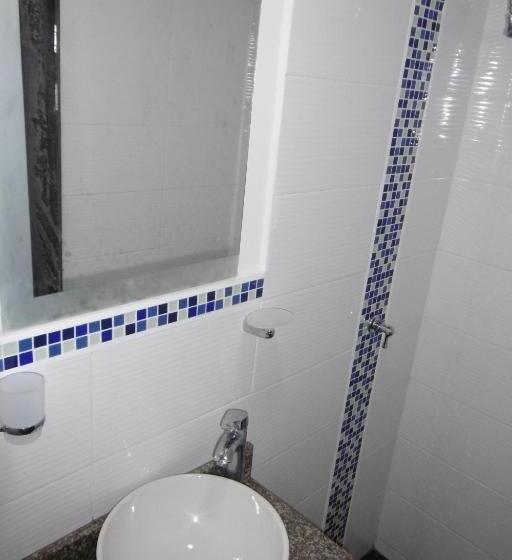 اتاق خانوادگی, Ocean Blue Beach