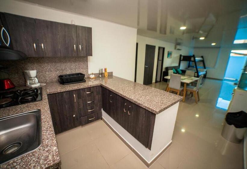 استودیوی استاندارد, Ocean Blue Beach