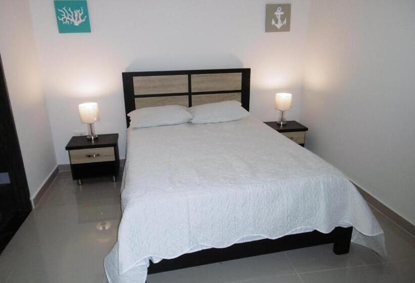 اتاق خانوادگی, Ocean Blue Beach