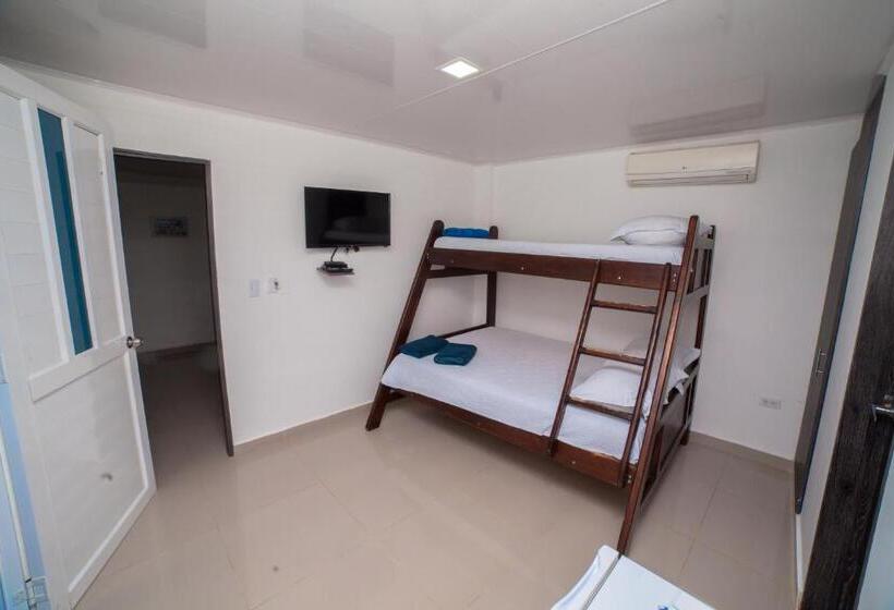 اتاق خانوادگی, Ocean Blue Beach