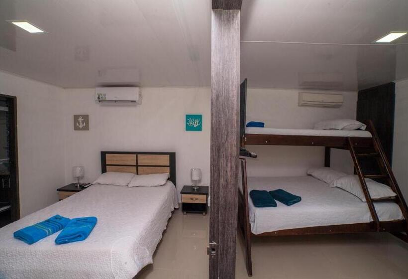 اتاق خانوادگی, Ocean Blue Beach