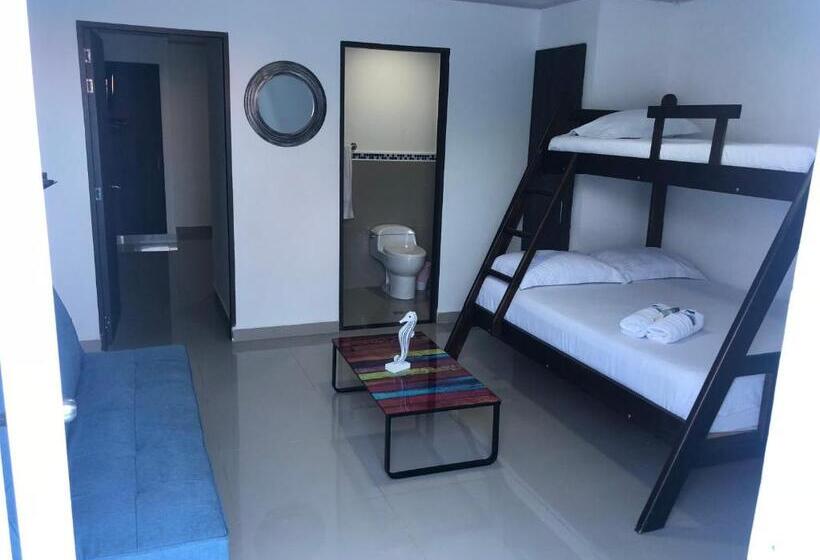 اتاق خانوادگی, Ocean Blue Beach