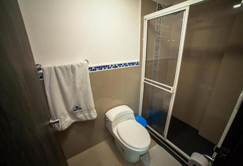 اتاق خانوادگی, Ocean Blue Beach