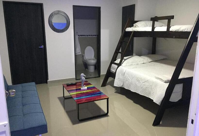 اتاق خانوادگی, Ocean Blue Beach