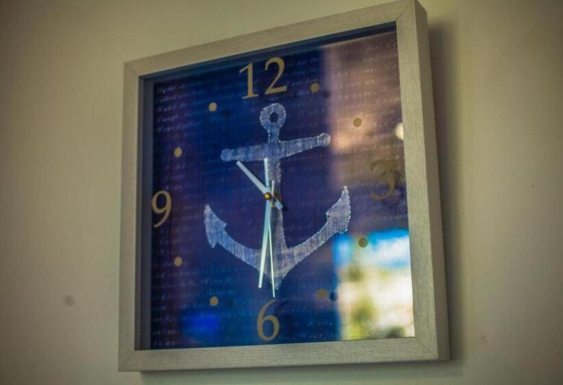 اتاق اکونومی, Ocean Blue Beach