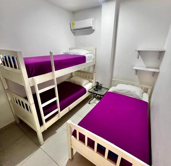 スタンダードトリプルルーム, Hostal Lumar