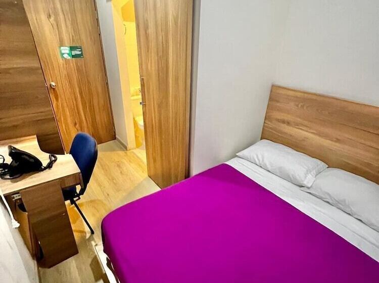 スタンダードルーム, Hostal Lumar