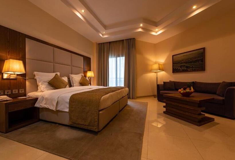 اتاق لوکس با بالکن, Pyramid Continental