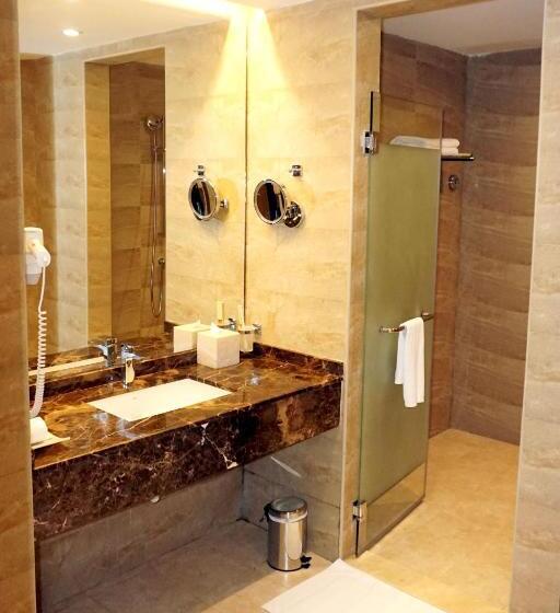 اتاق اکونومی, Pyramid Continental