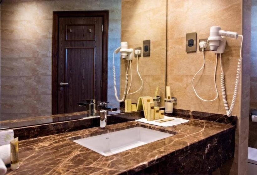 اتاق سوپریور, Pyramid Continental