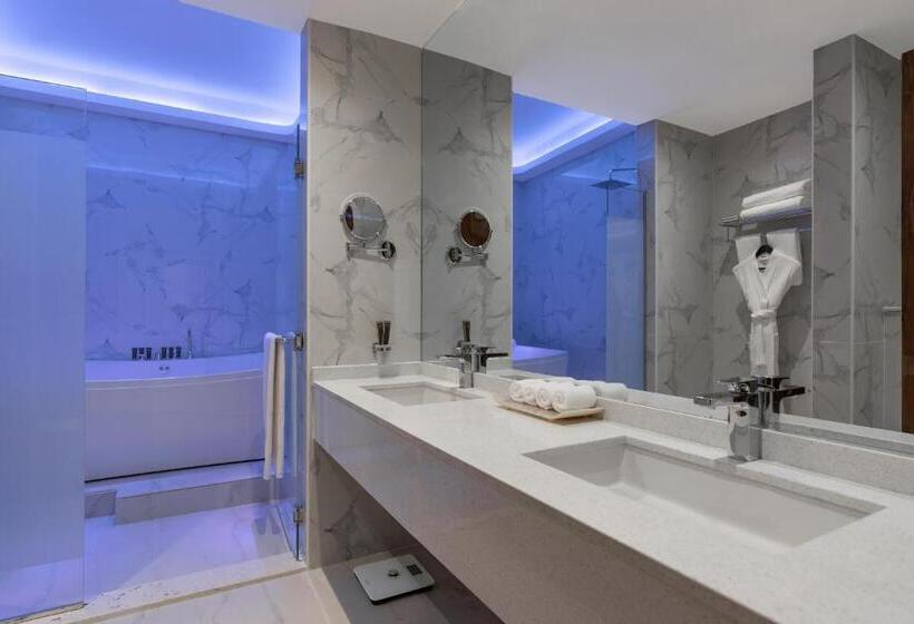 مجموعه ویستا شهر, Pyramid Continental