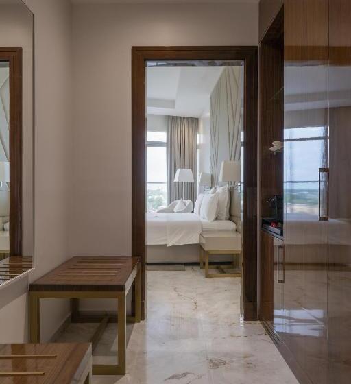 مجموعه ویستا شهر, Pyramid Continental