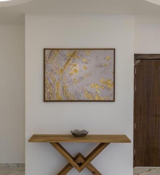 مجموعه ویستا شهر, Pyramid Continental