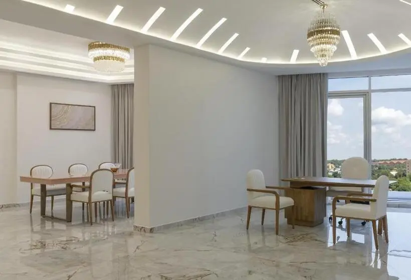 مجموعه ویستا شهر, Pyramid Continental