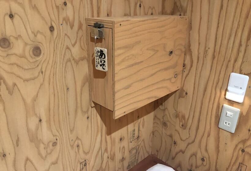 Кровать в Общей Комнате, Guesthouse Otaru Wanokaze