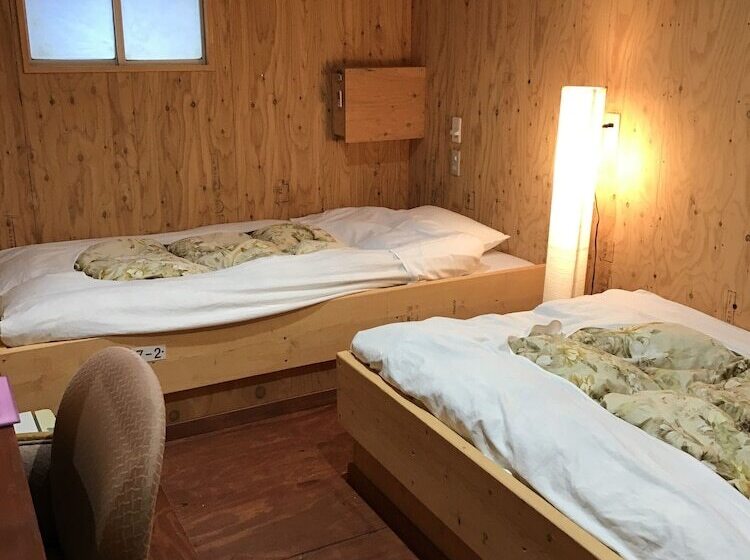 Кровать в Общей Комнате, Guesthouse Otaru Wanokaze