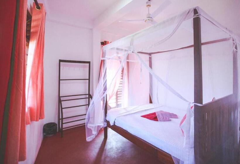 스탠다드 룸 공동 욕실, Lazies Midigama