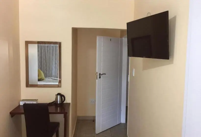 اتاق اکونومی, Riverton Manor