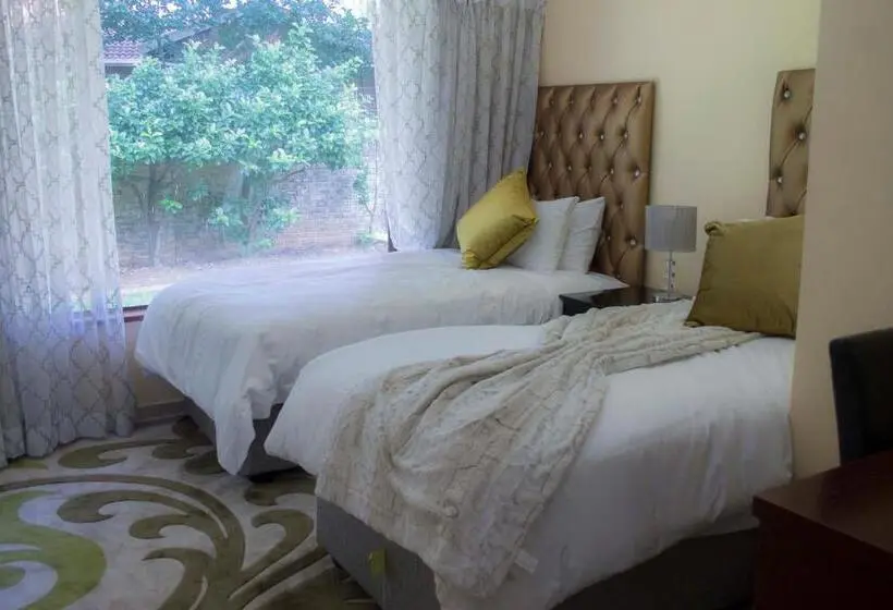 اتاق اکونومی, Riverton Manor