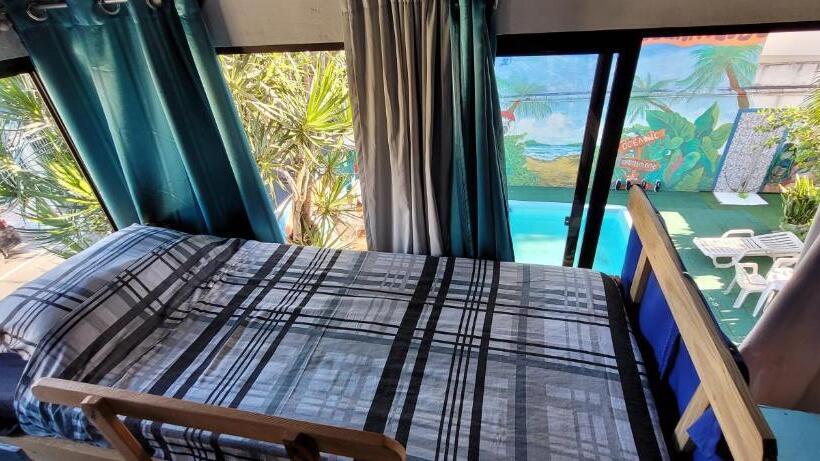 تختخواب در اتاق مشترک, Oceanic Hostel