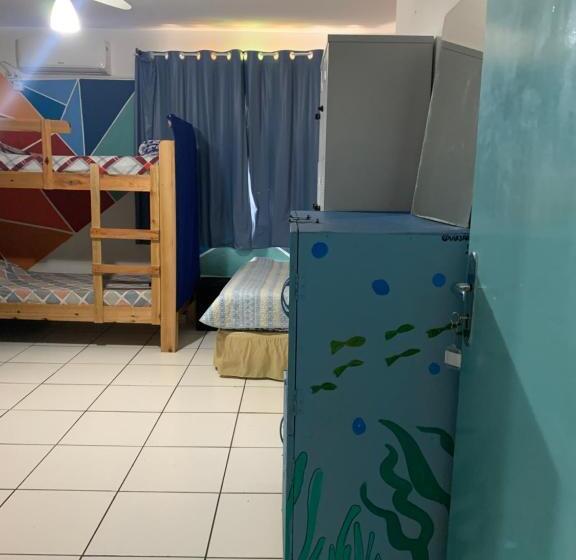 اتاق خانوادگی, Oceanic Hostel