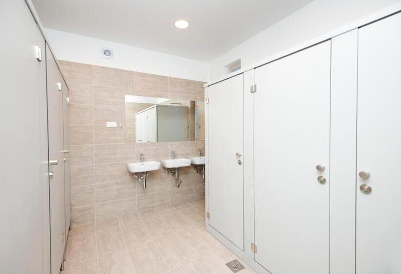 اتاق پایه با سرویس بهداشتی مشترک, Vila Lipa