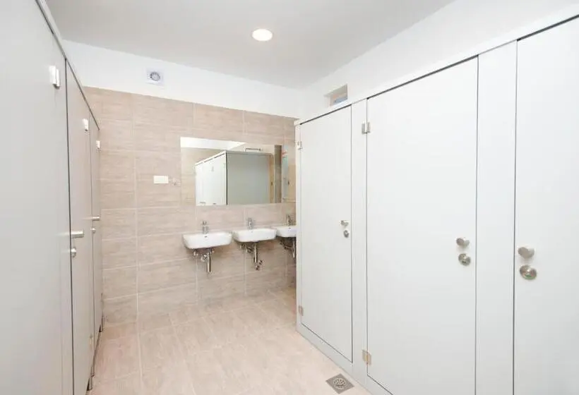 اتاق پایه با سرویس بهداشتی مشترک, Vila Lipa