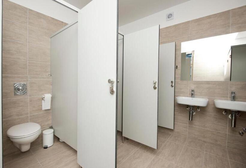 اتاق پایه با سرویس بهداشتی مشترک, Vila Lipa