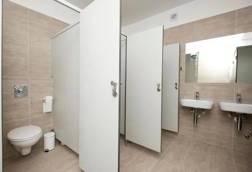 اتاق پایه با سرویس بهداشتی مشترک, Vila Lipa