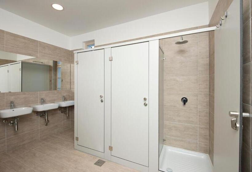 اتاق پایه با سرویس بهداشتی مشترک, Vila Lipa