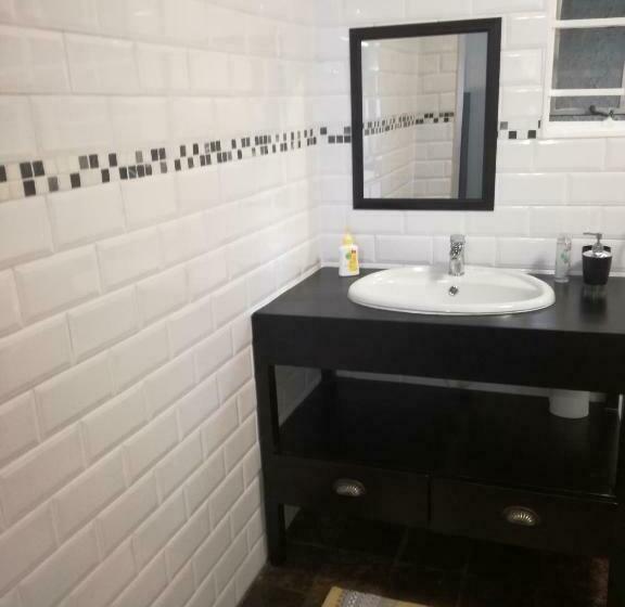 غرفة قياسية داخلية, Cadle House