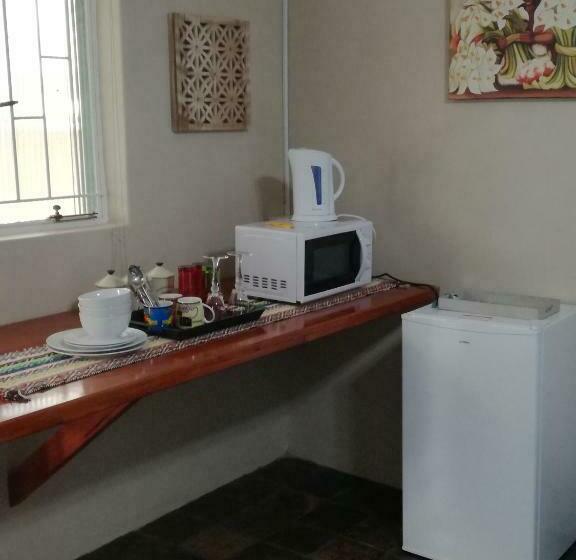 غرفة قياسية داخلية, Cadle House