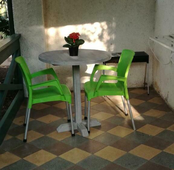 غرفة قياسية داخلية, Cadle House