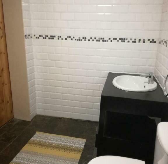 غرفة قياسية داخلية, Cadle House