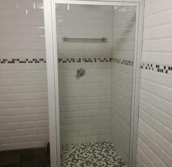 غرفة قياسية داخلية, Cadle House