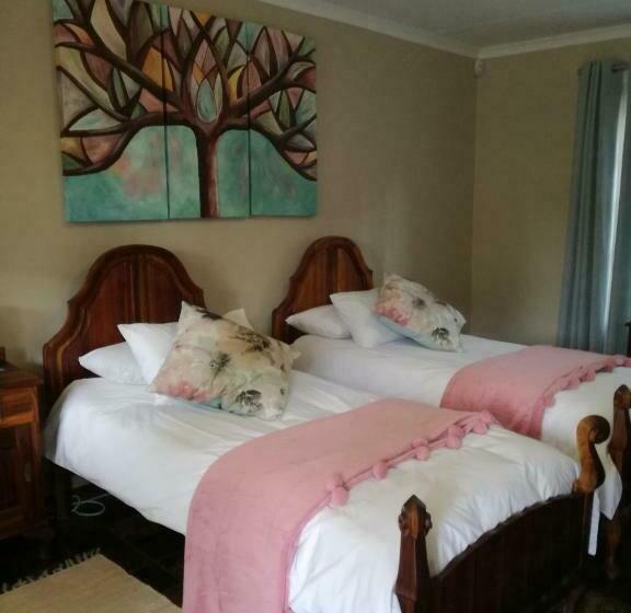 غرفة قياسية مزوَّدة بشُرفة, Cadle House