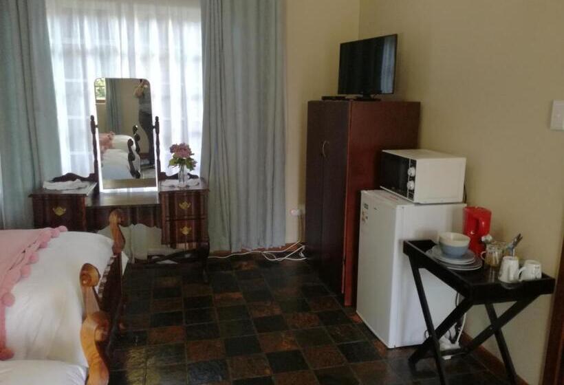 غرفة قياسية مزوَّدة بشُرفة, Cadle House