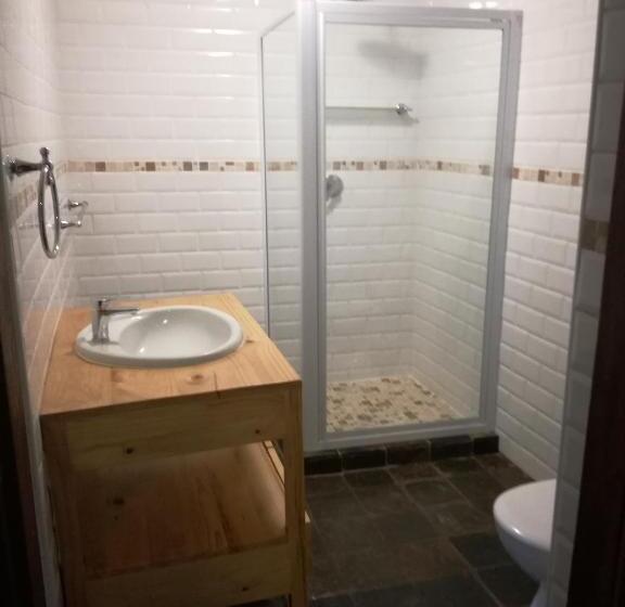 غرفة قياسية مزوَّدة بشُرفة, Cadle House