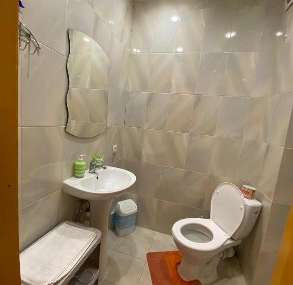 اتاق خانوادگی, Karpatska Mria