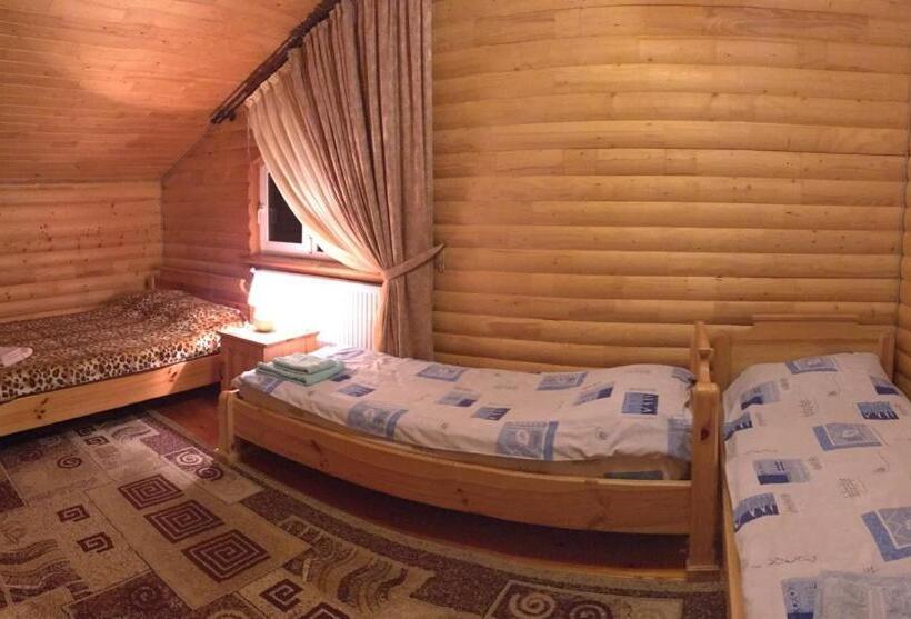 اتاق خانوادگی, Karpatska Mria