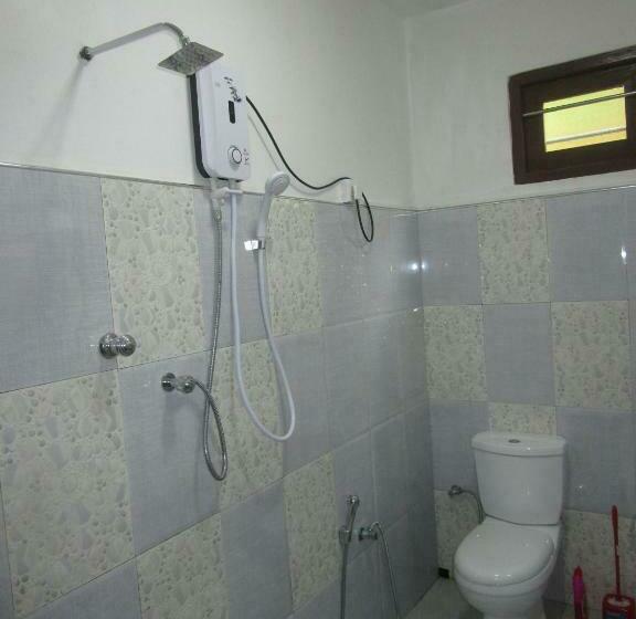 디럭스 룸, Maneesha Guest House