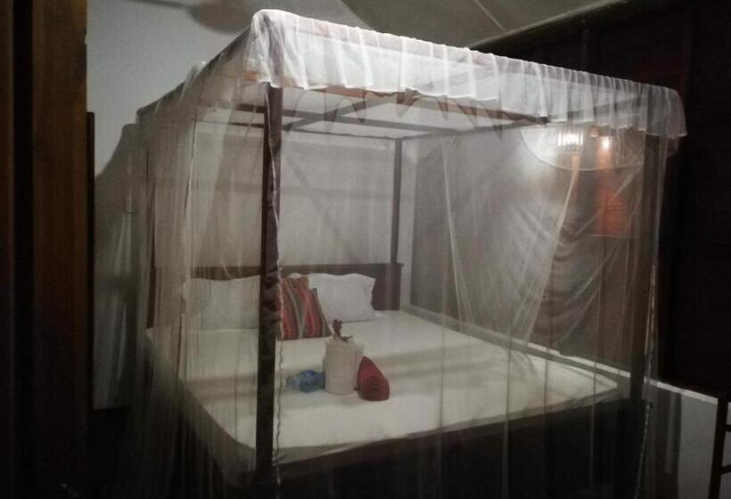 Хижина, Canoe Beach Resort Tangalle